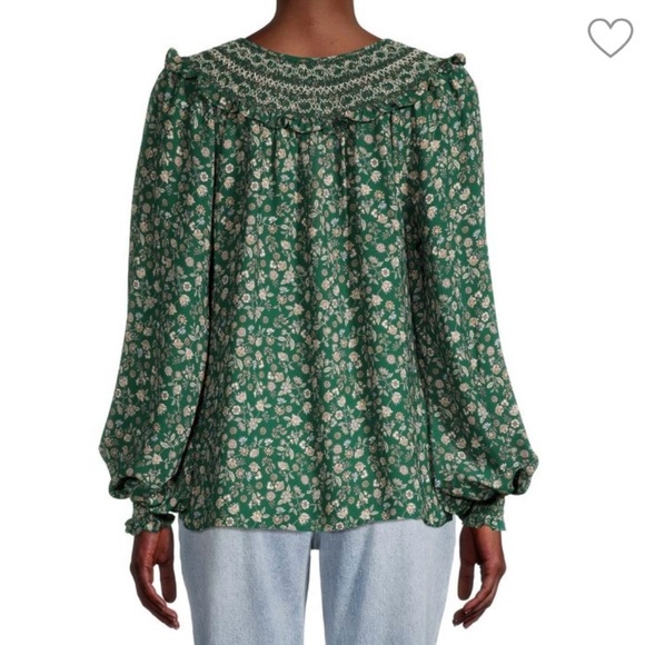 NEW Max Studio Floral Smocked Peasant Top - Picture 2 of 4